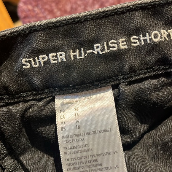 Shorts - Picture 4 of 4